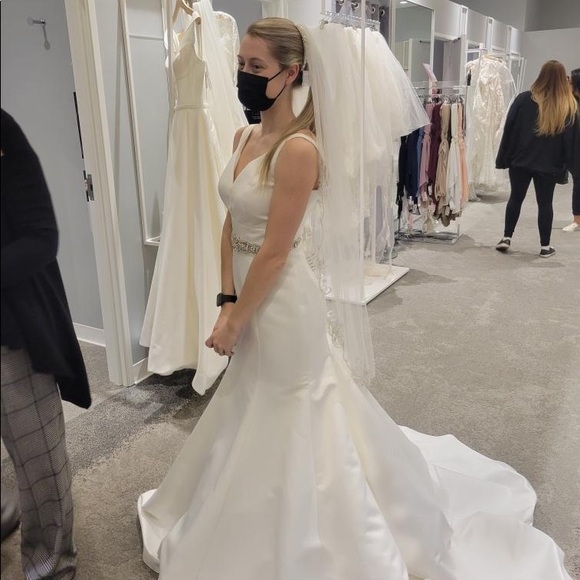 Wedding dress, unaltered, glitter belt, size 2 - Picture 1 of 5